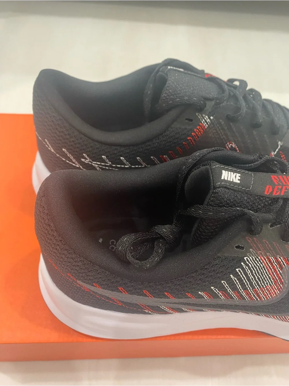 NWB Nike mens run defy road running shoes black-cool-grey size 12